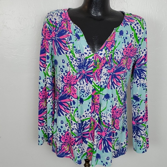 Lilly Pulitzer Tops - Lilly Pulitzer Lima Peru v-neck top long sleeve